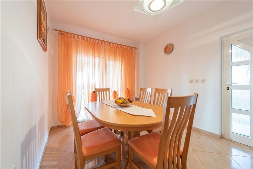 Apartment A1, for 6 persons