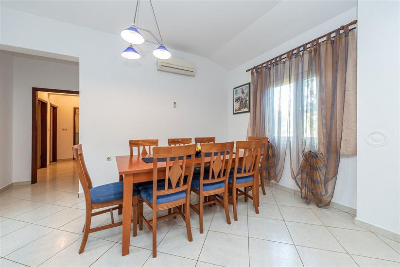 Apartment A2, for 8 persons