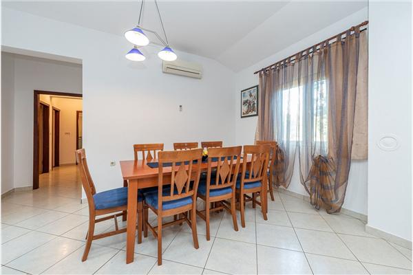 Apartment A2, for 8 persons