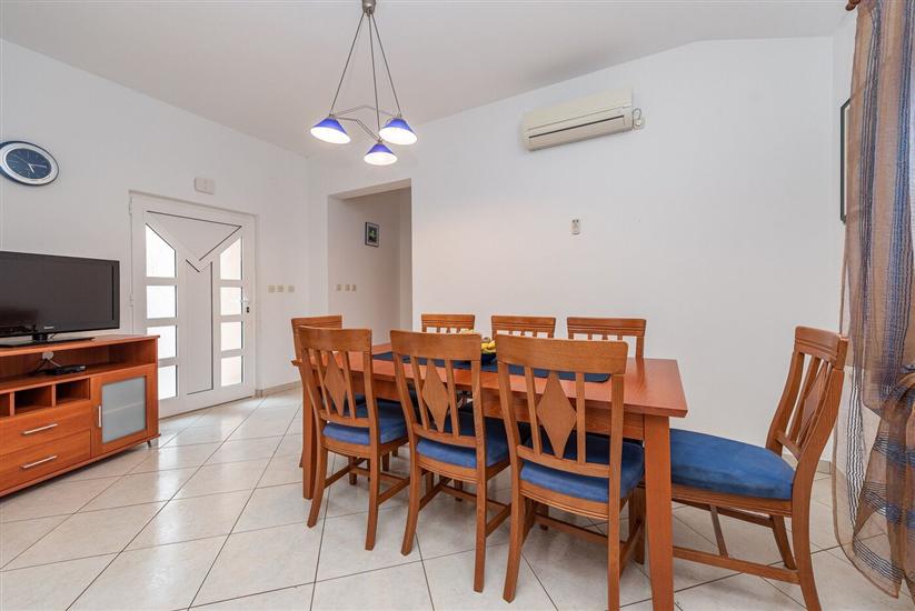 Apartment A2, for 8 persons