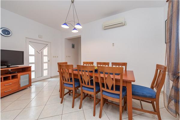 Apartment A2, for 8 persons