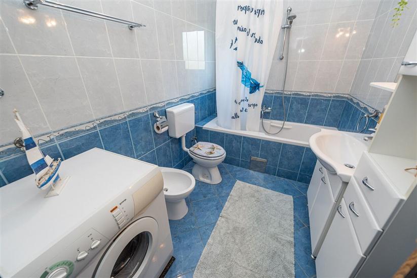 Apartment A2, for 8 persons