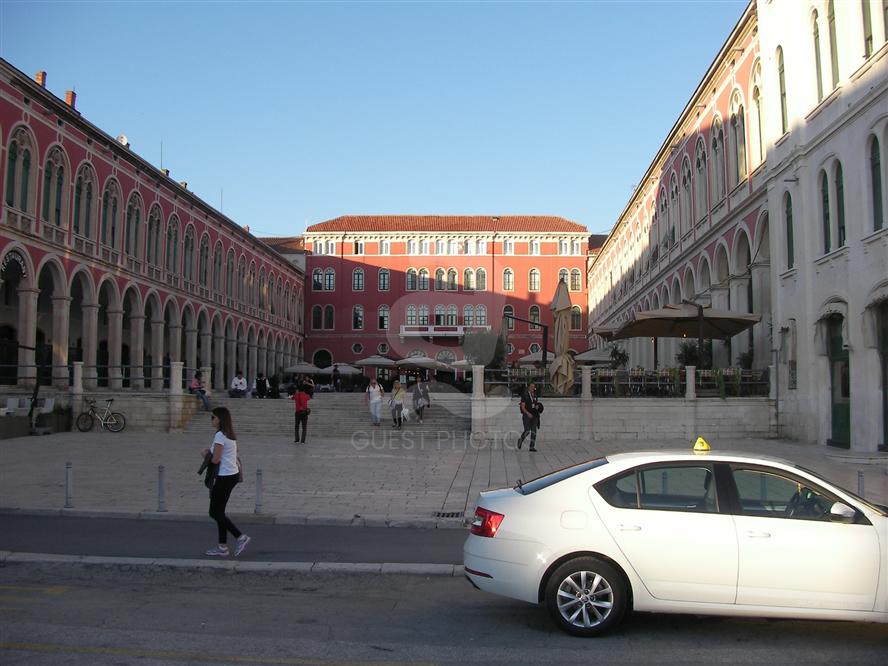Square-of-the-Republic-Prokurative-in-Split