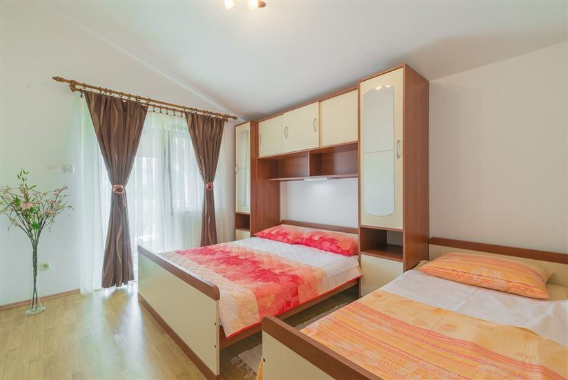 Apartment A2, for 5 persons
