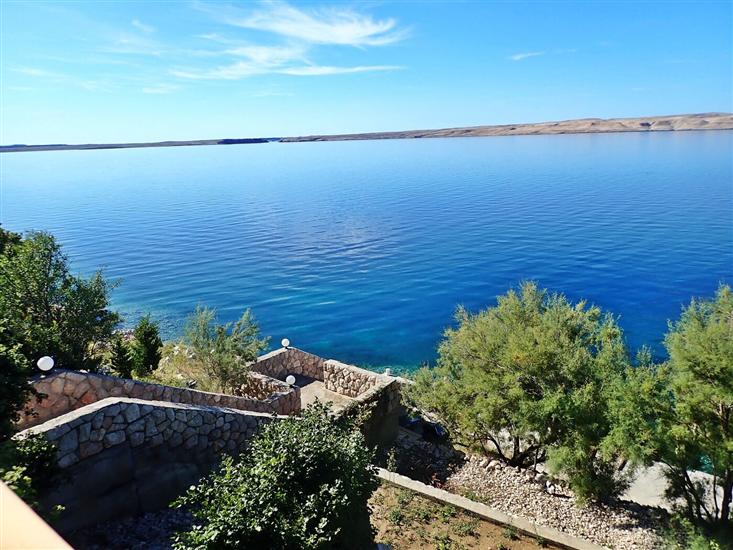 Apartmaj Jela-on the seafront