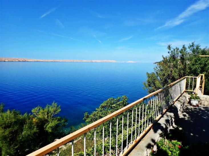 Apartmaj Jela-on the seafront