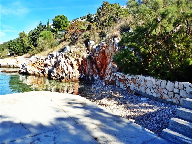 Apartmaj Jela-on the seafront