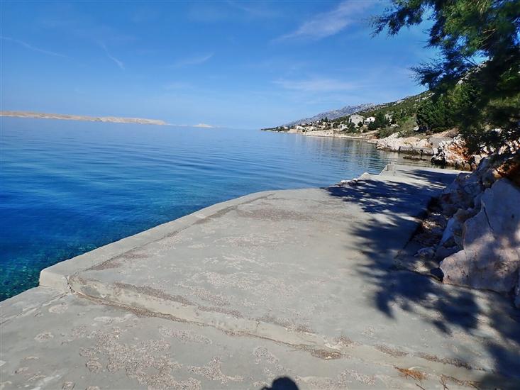 Apartmaj Jela-on the seafront