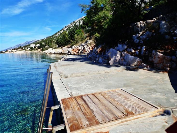 Apartmaj Jela-on the seafront