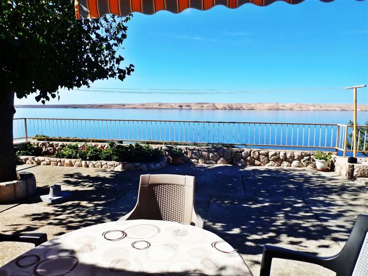 Apartmaj Jela-on the seafront