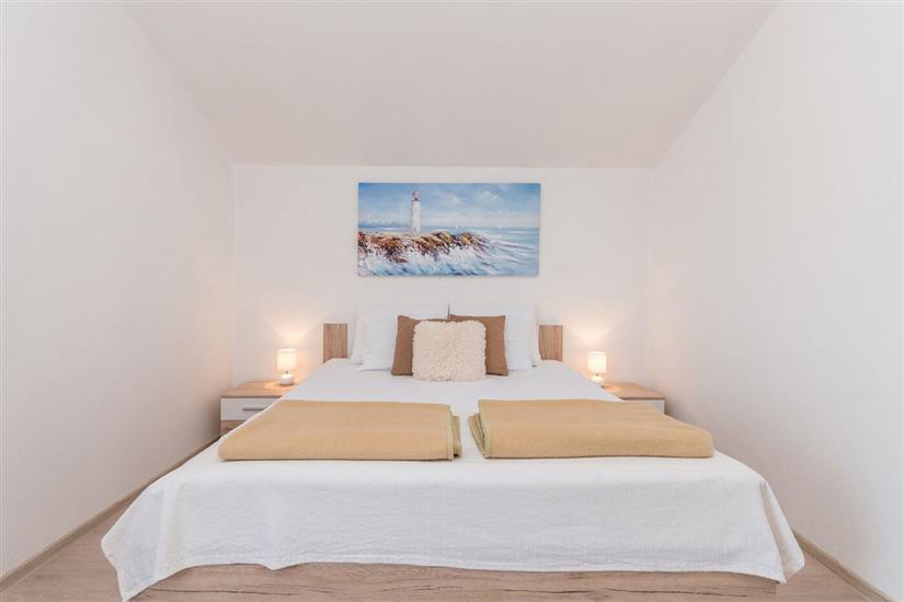 Apartment A2, for 5 persons