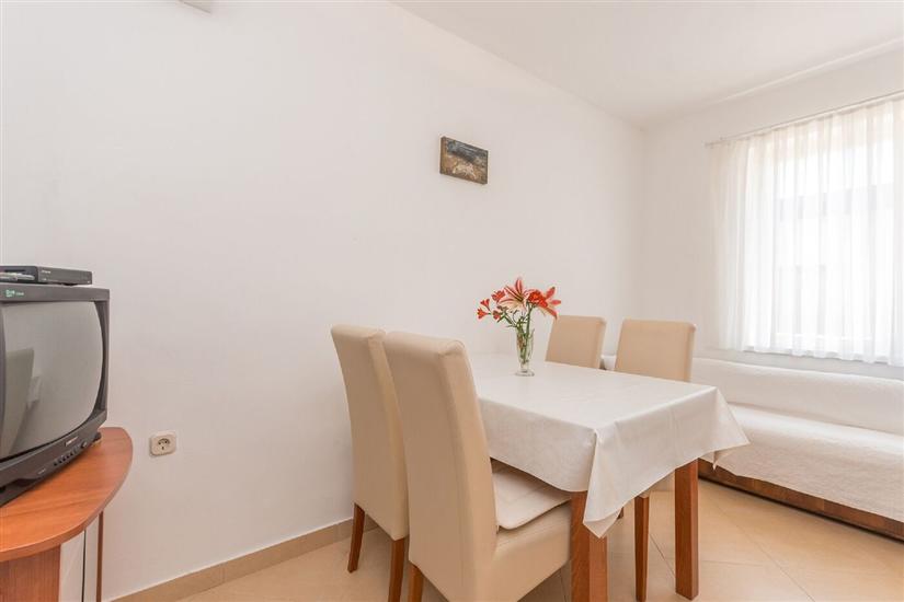Apartment A2, for 5 persons