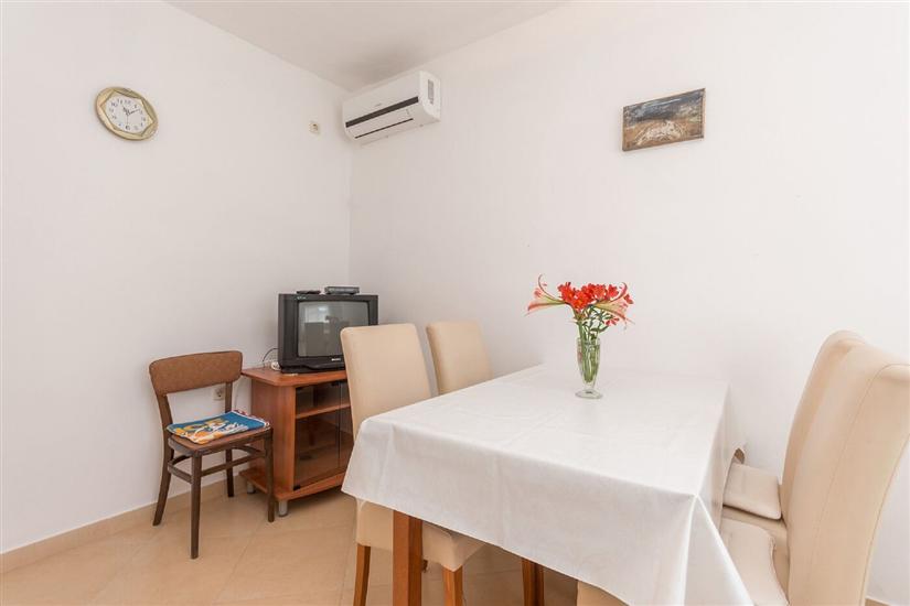 Apartment A2, for 5 persons