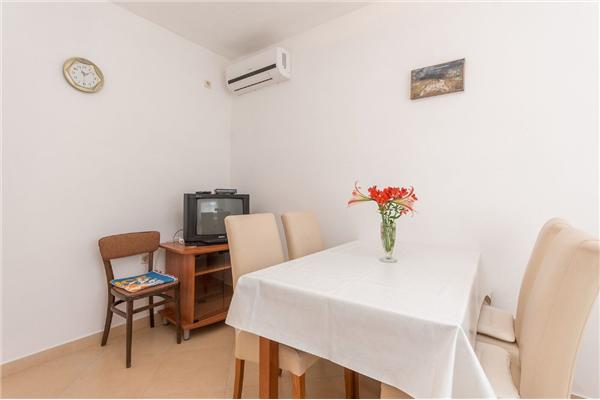 Apartment A2, for 5 persons