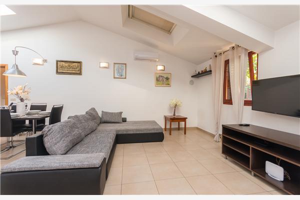 House K1, for 8 persons