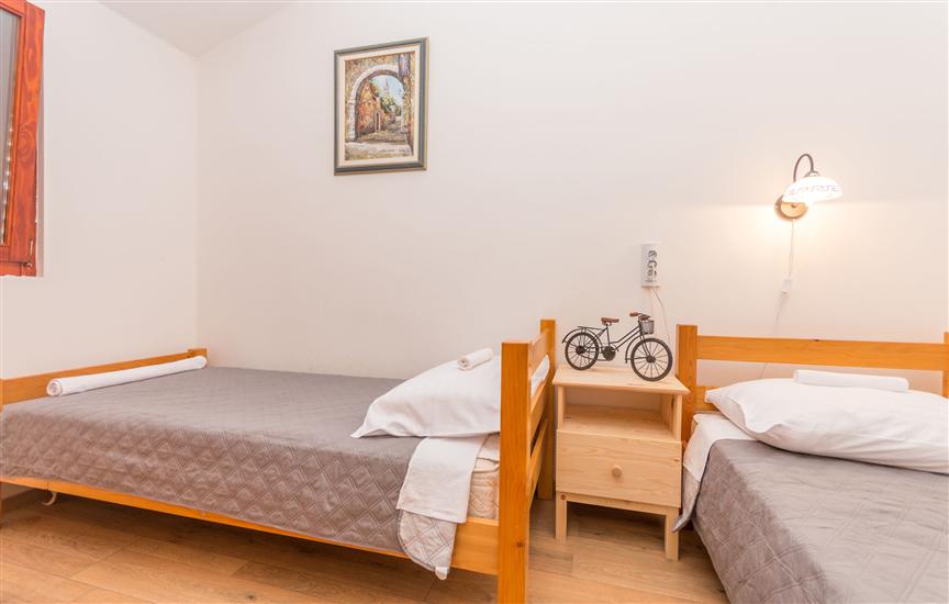 House K1, for 8 persons