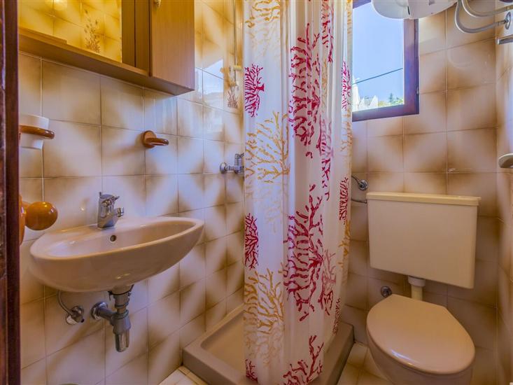 Room S2, for 3 persons