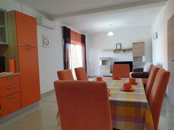 Apartment A2, for 6 persons