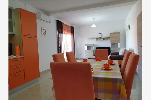 Apartment A2, for 6 persons