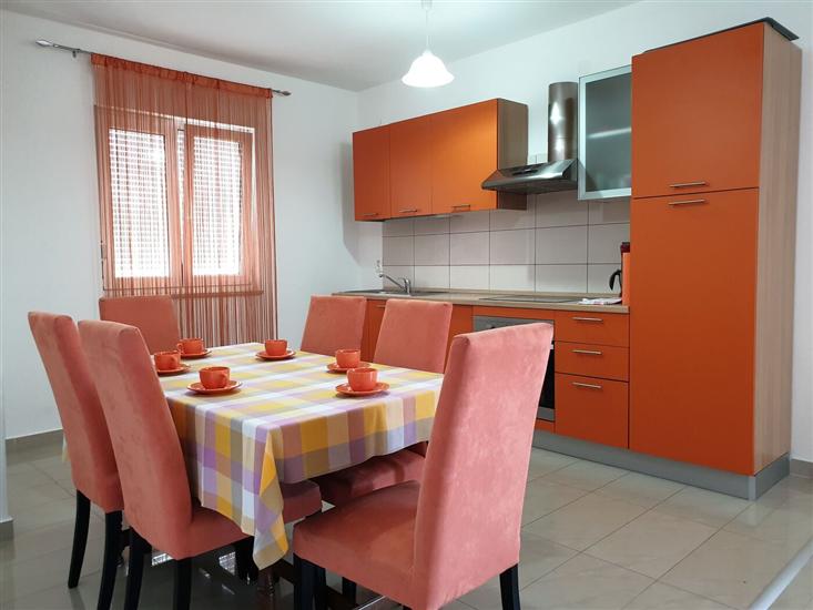 Apartment A2, for 6 persons