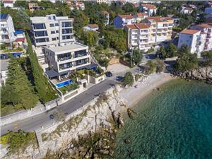 Apartmány DEL MAR 1 Crikvenica, Prostor 80,00 m2, Soukromé ubytování s bazénem, Vzdušní vzdálenost od moře 15 m