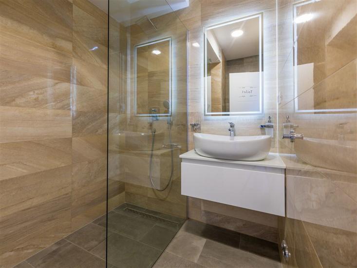 House K1, for 10 persons