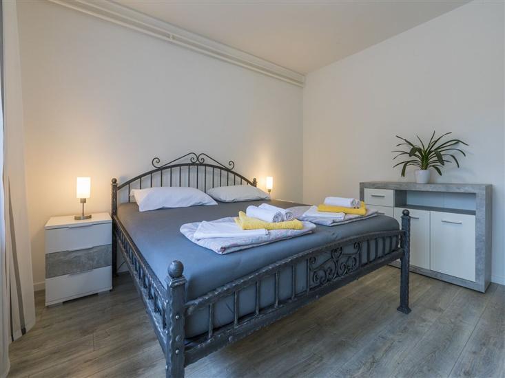 Apartment A1, for 5 persons