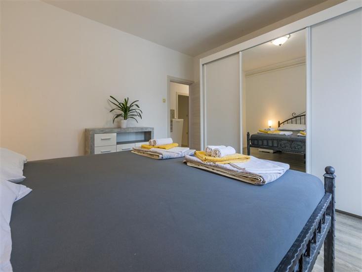 Apartment A1, for 5 persons