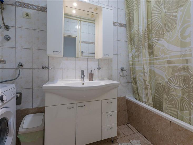 Apartment A1, for 5 persons