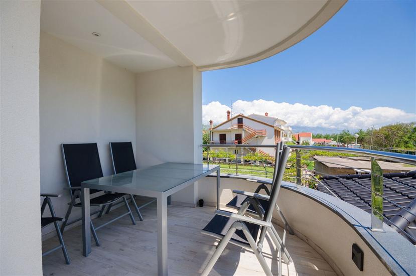 Apartment A4, for 6 persons