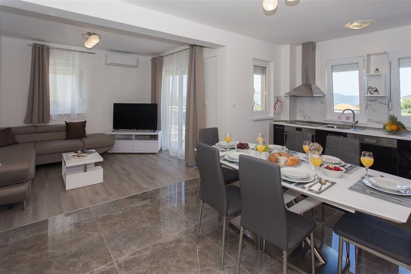 House K1, for 10 persons