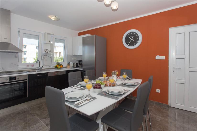 House K1, for 10 persons