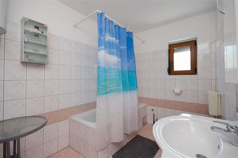 Apartment A2, for 5 persons