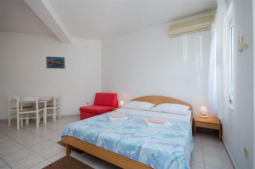 Apartment A2, for 3 persons