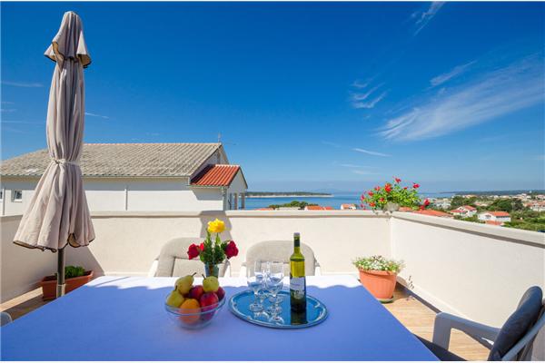 Apartment A1, for 5 persons