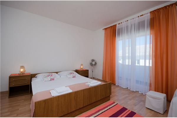 Apartment A1, for 5 persons