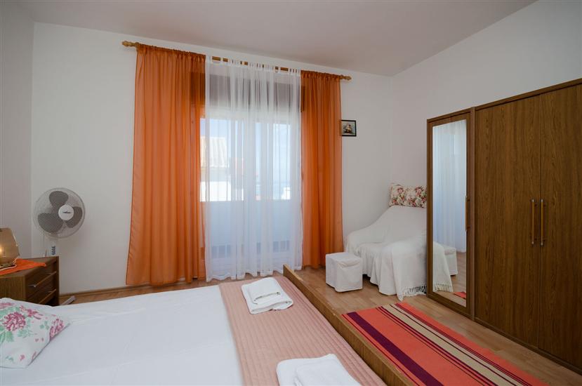 Apartment A1, for 5 persons