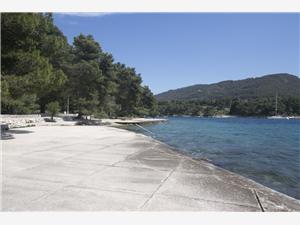 Apartment Middle Dalmatian islands,BookOlivesFrom 228 €