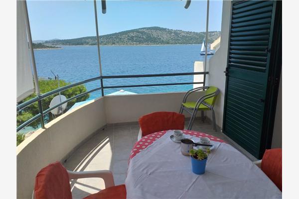 Apartment A1, for 5 persons