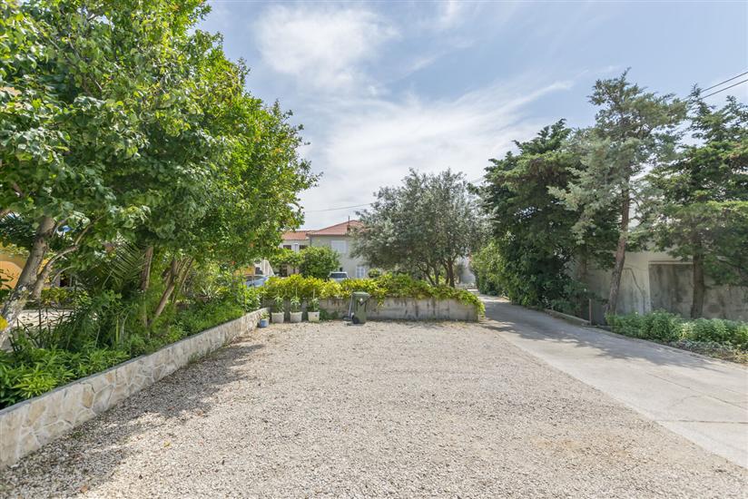 Apartments and Room Central Position