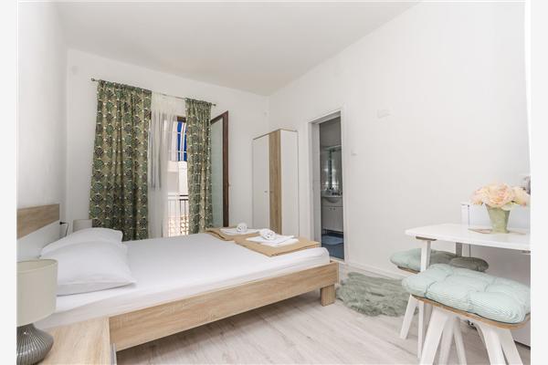 Room S2, for 2 persons