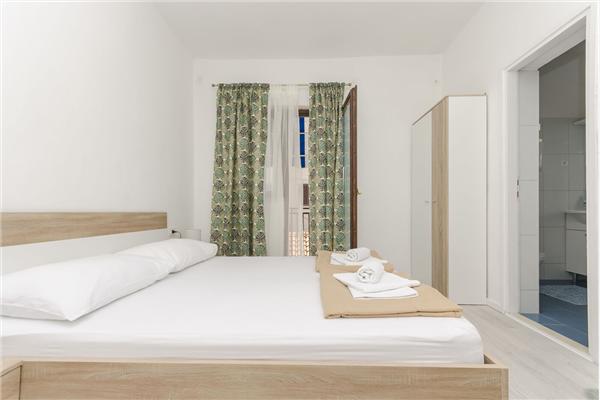 Room S2, for 2 persons
