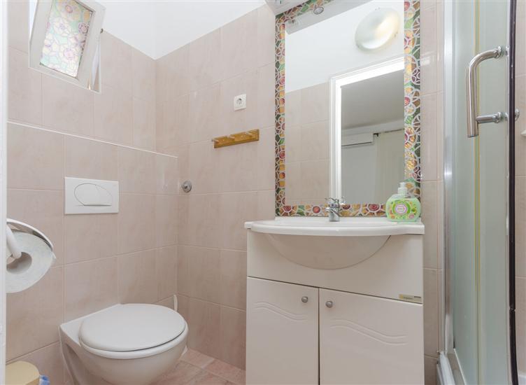 Room S1, for 3 persons