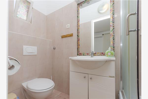 Room S1, for 3 persons