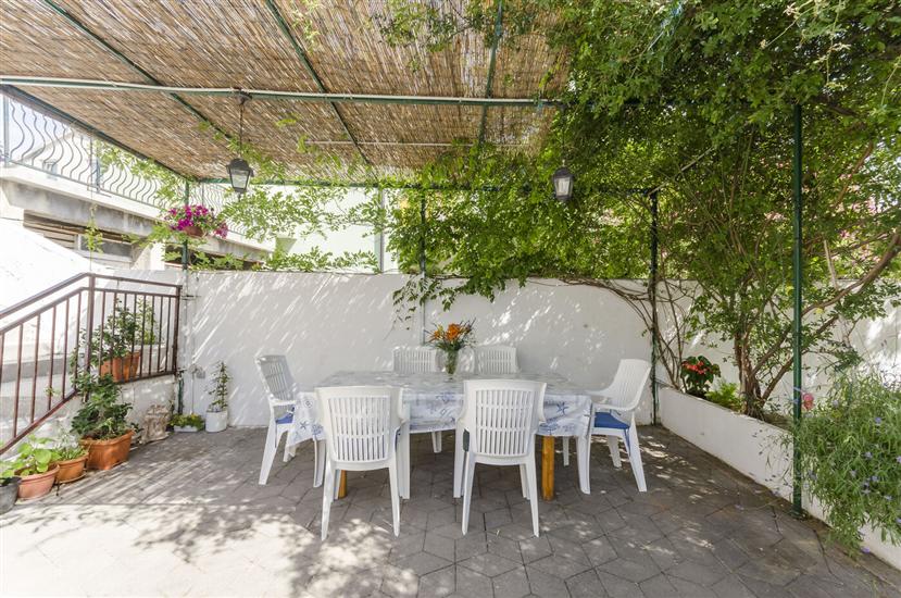 Apartments and Rooms Bepina