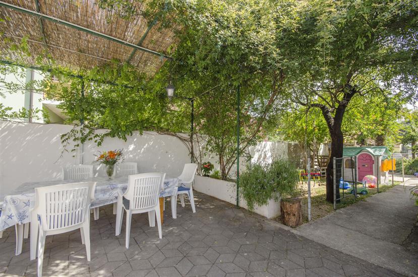 Apartments and Rooms Bepina