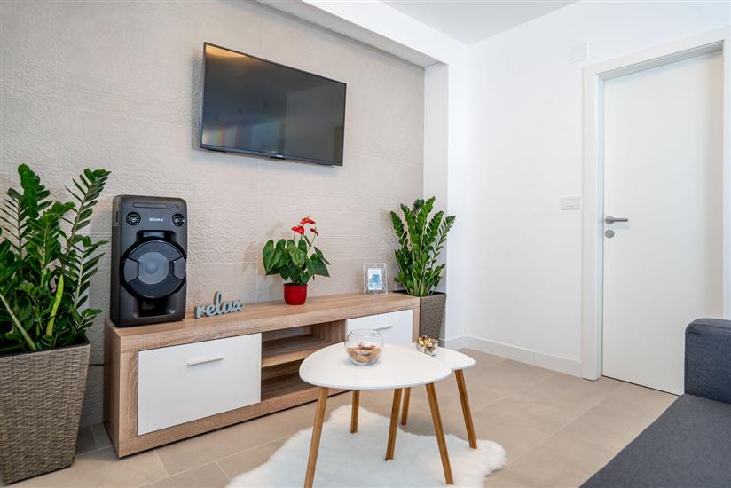 House K1, for 12 persons