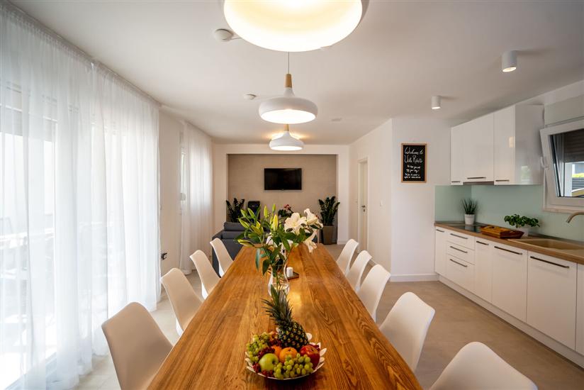 House K1, for 12 persons