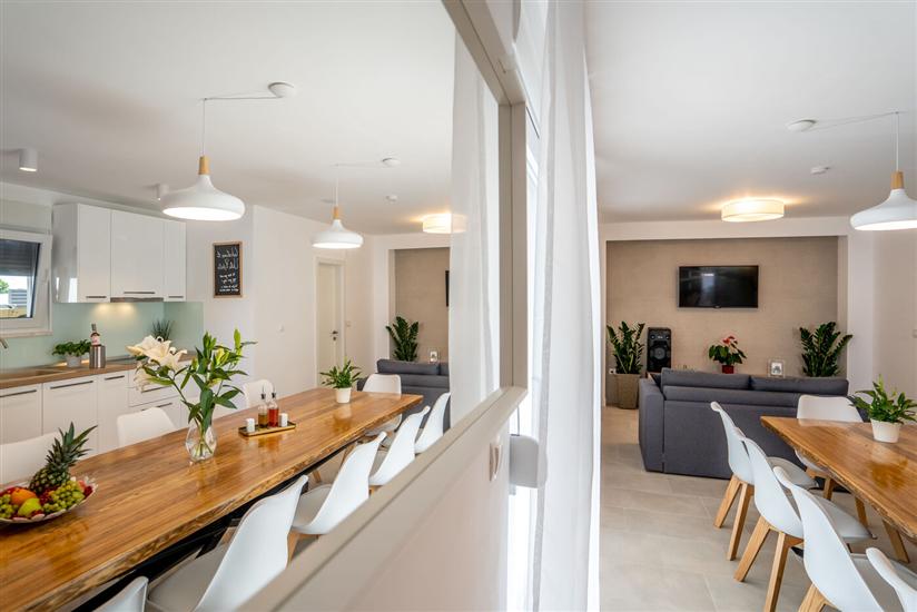 House K1, for 12 persons