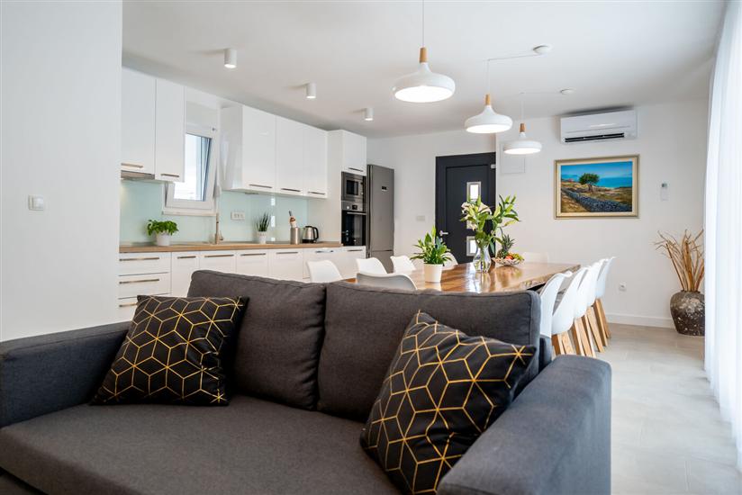 House K1, for 12 persons